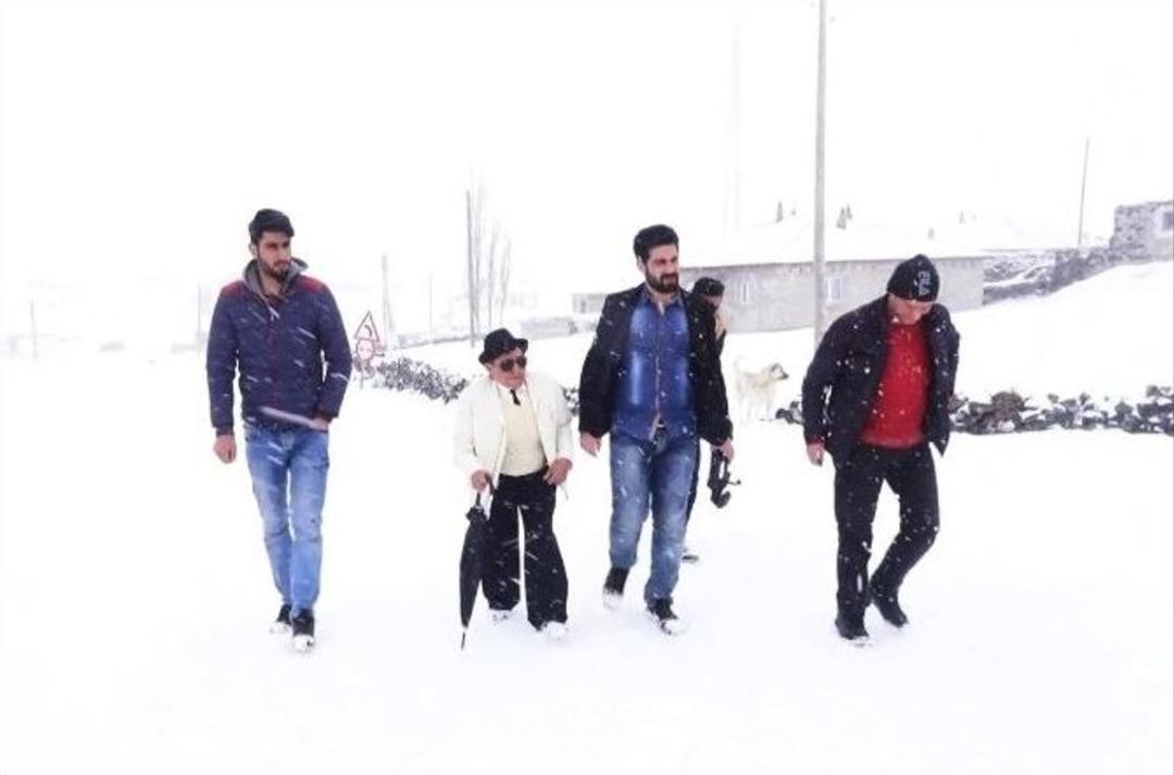 Tarzıyla Erkeğe Benzeyen İlk Kadın Muhtar Kar Kış Demeden &Ccedil;alışıyor