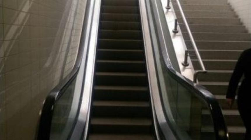 Y&uuml;r&uuml;yen Merdiveni Engelleyen Yandı