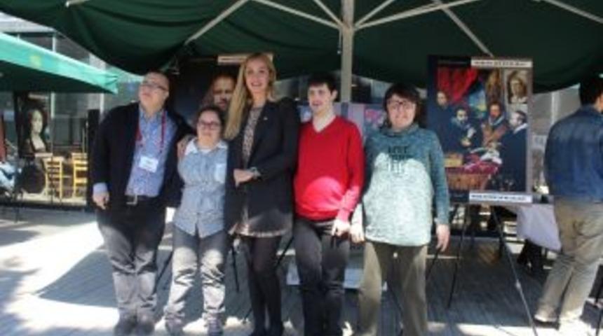 Down Sendromlu Gen&ccedil;ler D&uuml;nyaca &Uuml;nl&uuml; 12 Klasik Esere Hayat Verdi