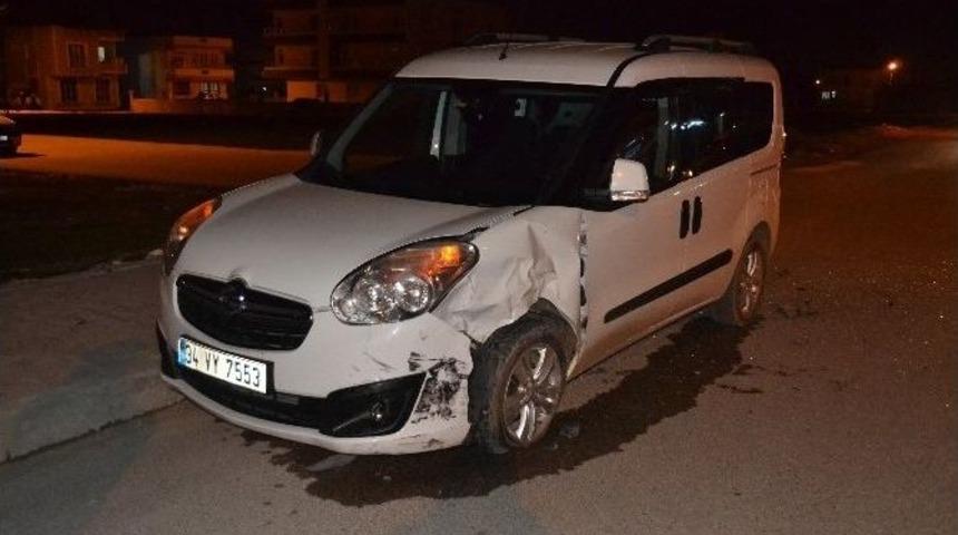 İki Hafif Ticari Ara&ccedil; &Ccedil;arpıştı: 1 Yaralı