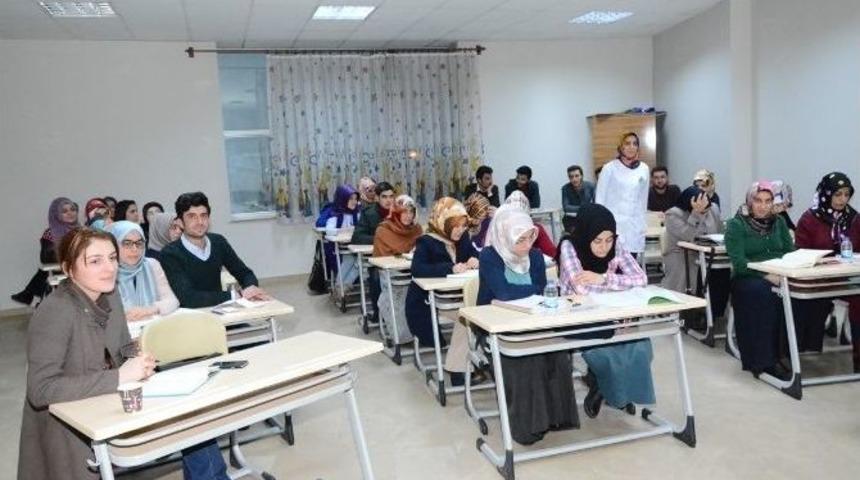 Paland&ouml;ken Belediyesi&rsquo;nin A&ccedil;tığı Hasta Kabul Kursu Gen&ccedil;lere İş Umudu Oldu