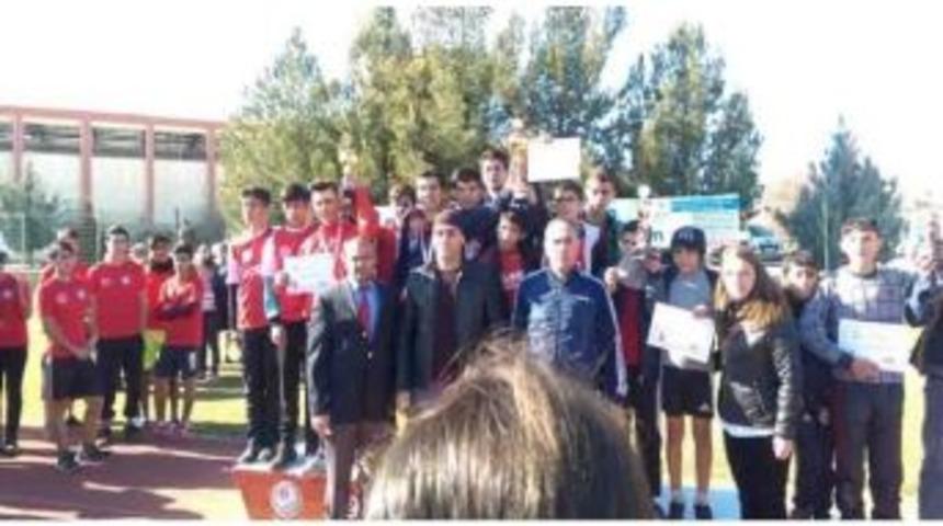 Kulp Yatılı B&ouml;lge Ortaokulu T&uuml;rkiye Gruplar Kros Yarışmalarına Gidiyor