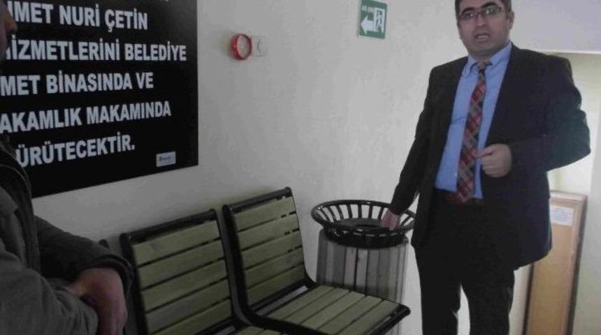 Varto Belediyesinden Bank Ve &Ccedil;&ouml;p Kutusu Dağıtımı