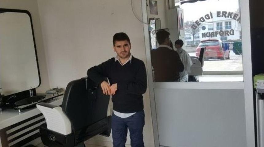 Kuaf&ouml;re Giren Hırsızlar, Alacak Bir Şey Bulamayınca Muhabbet Kuşunu &Ccedil;aldı