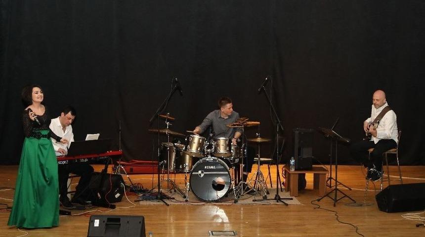 Er&uuml;&rsquo;de Kırım M&uuml;zik R&uuml;zg&acirc;rı Esti