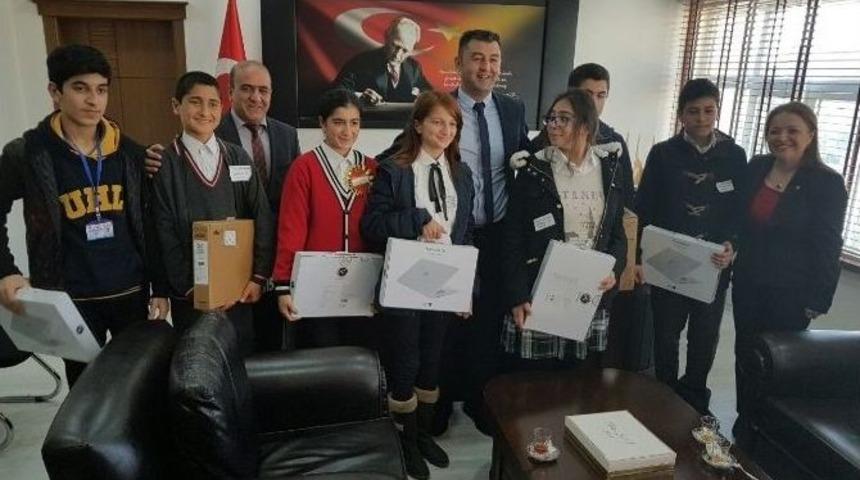 Silopi&rsquo;de Başarılı &Ouml;ğrencilere Kaymakamdan &Ouml;d&uuml;l