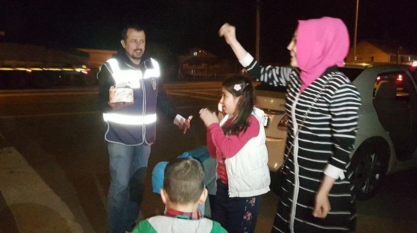 Uygulamada Polise Ailesinden S&uuml;rpriz Doğum G&uuml;n&uuml;