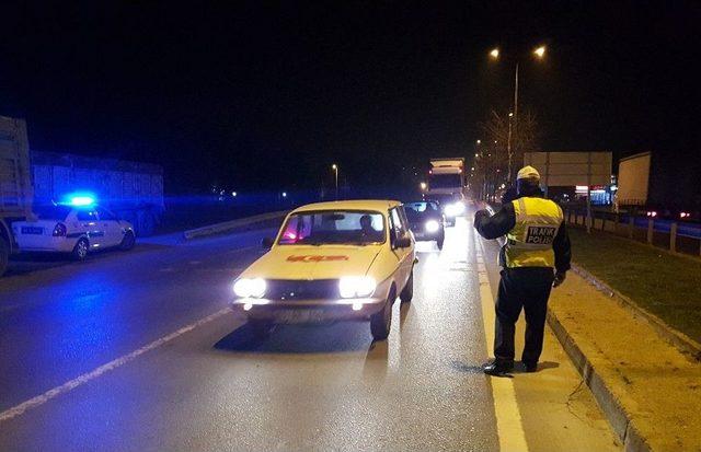 Uygulamada Polise Ailesinden Sürpriz Doğum Günü