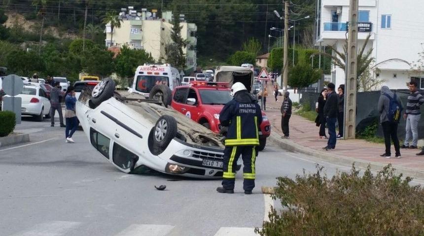 Manavgat&rsquo;ta Trafik Kazası: 2 Yaralı