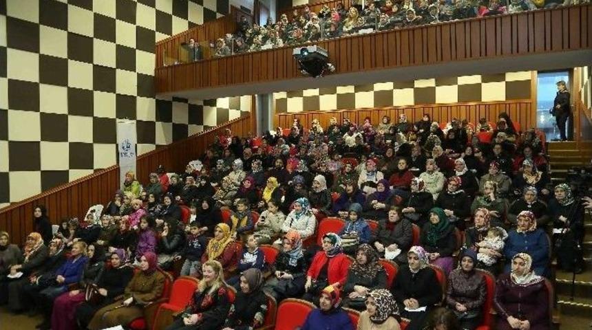 Avukat Pınar Hacıbektaşoğlu: &ldquo;d&uuml;ğ&uuml;nde Halay &Ccedil;ekenler, Boşanmada Şahit Oluyor&rdquo;