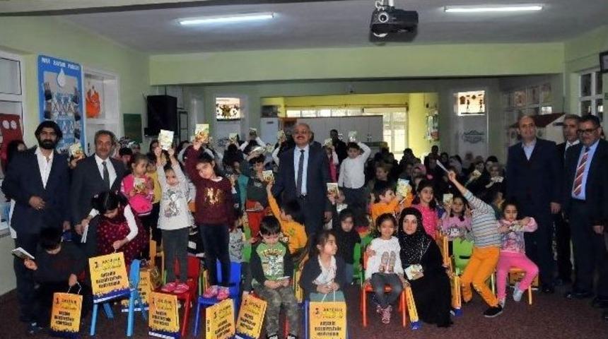 Akşehir Belediyesi&rsquo;nden &Ouml;ğrencilere 25 Bin 200 Kitap