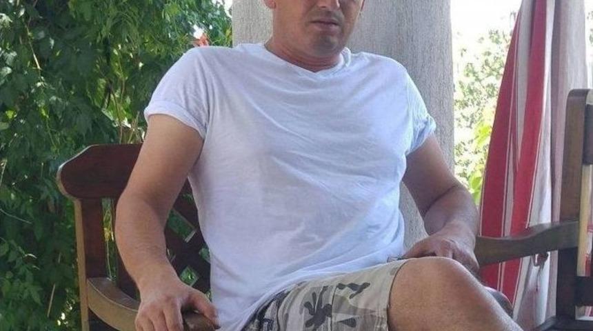 Yolcu Otob&uuml;s&uuml;ne &Ccedil;arpan Otomobilin S&uuml;r&uuml;c&uuml;s&uuml; &Ouml;ld&uuml;