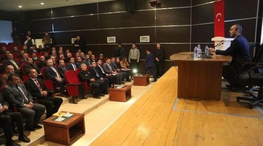 Kaymakam Adanur Muhtarlarla Bir Araya Geldi