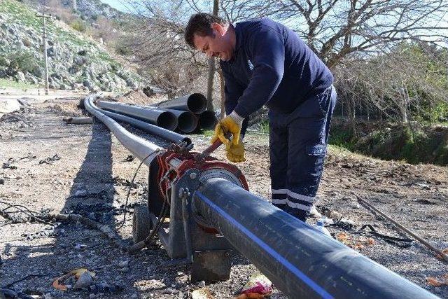 Finike’nin İçme Suyu Hatları Yenileniyor