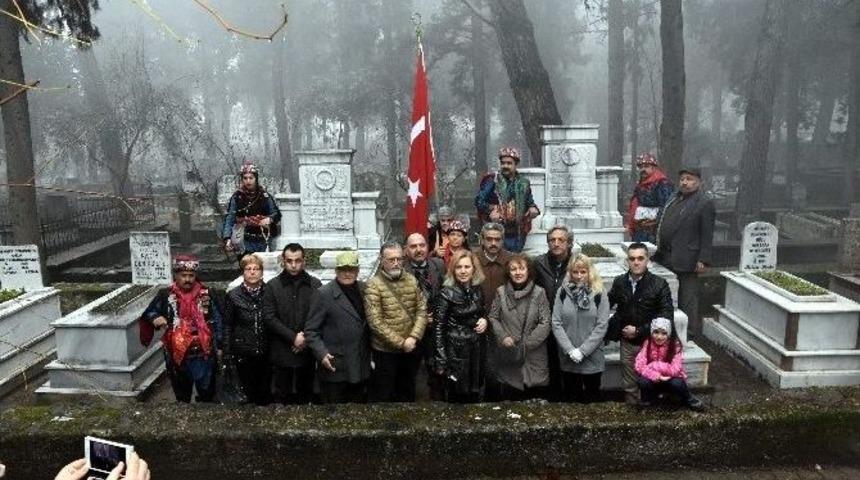 Demirci Mehmet Efe &Ouml;l&uuml;m&uuml;n&uuml;n 56. Yılında Mezarı Başında Anıldı