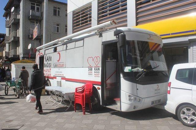Ağrı&rsquo;da Vatandaşlardan Kan Bağışına Yoğun İlgi 1