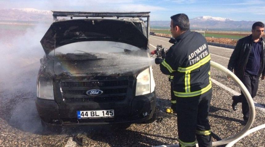 Seyir Halindeki Kamyonet Yandı