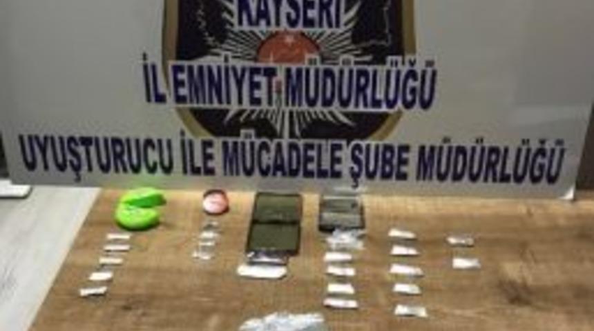 Sakız Kutularından Uyuşturucu &Ccedil;ıktı