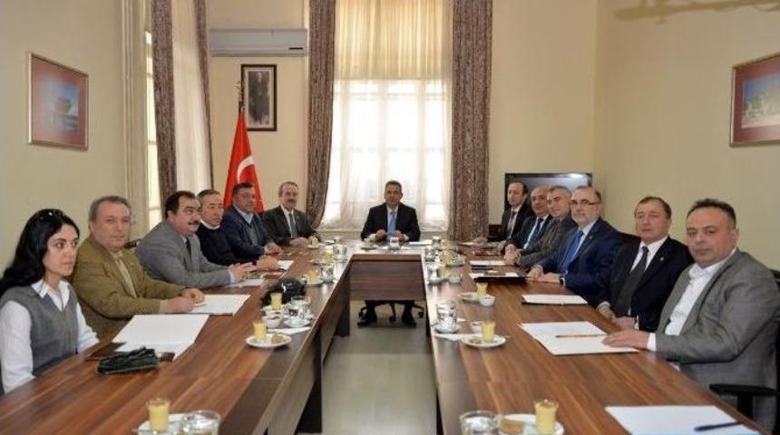 Vali Elban Mesleki Sivil Toplum Kuruluşları Temsilcileri İle Bir Araya Geldi