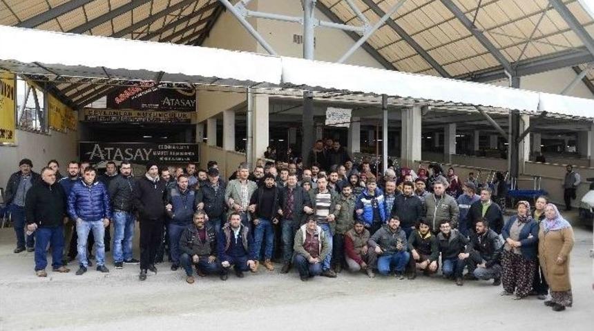 Kuşadası&rsquo;nda Pazarcıların Eylemi S&uuml;r&uuml;yor