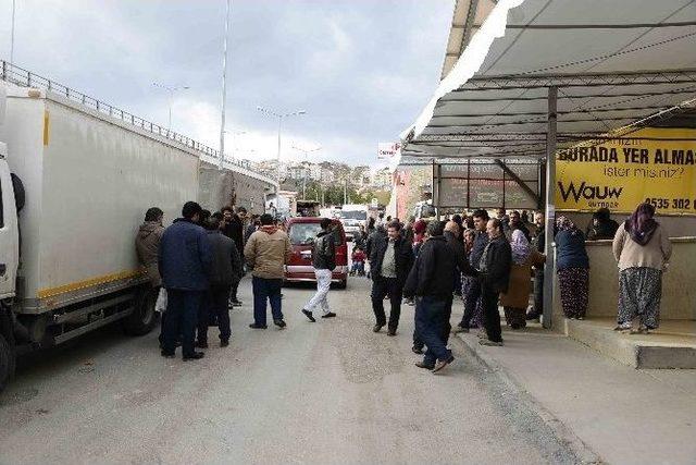 Kuşadası’nda Pazarcıların Eylemi Sürüyor