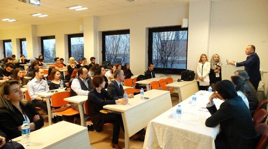 Kocaeli &Uuml;niversitesinde Sanat Konferansı