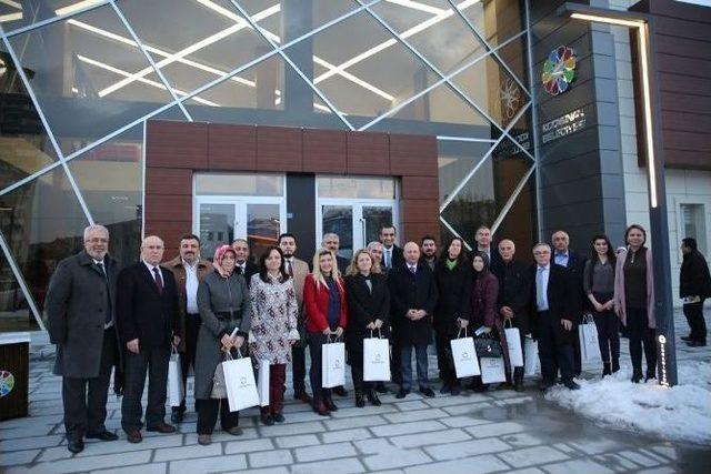 &Ccedil;olakbayrakdar Meclis &Uuml;yelerine Kocasinan Akademi&rsquo;yi Anlattı 1