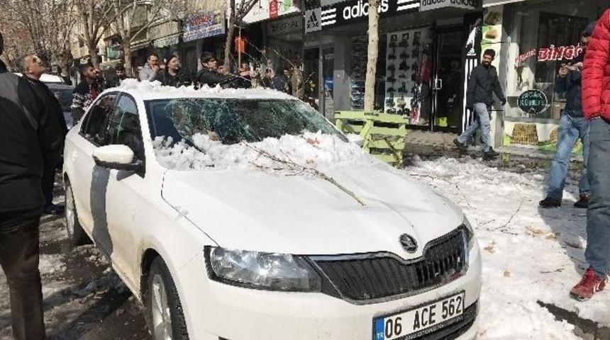 Kar K&uuml;tlesi Ara&ccedil;ta Hasar Oluşturdu