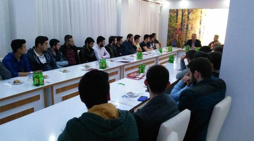 Başkan Yaman Gen&ccedil;lerle Bir Araya Geldi