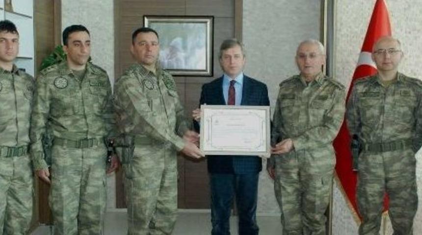 Vali &Ccedil;ınar&rsquo;dan Tuğgeneral G&uuml;ney&rsquo;e Teşekk&uuml;r Belgesi