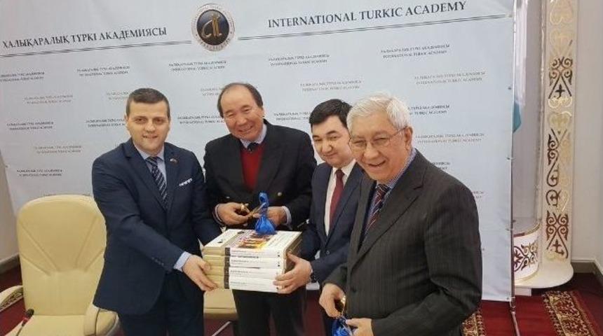 "tehlikedeki T&uuml;rk Dilleri" Kitabının Tanıtım Toplantısı Astana&rsquo;da Yapıldı