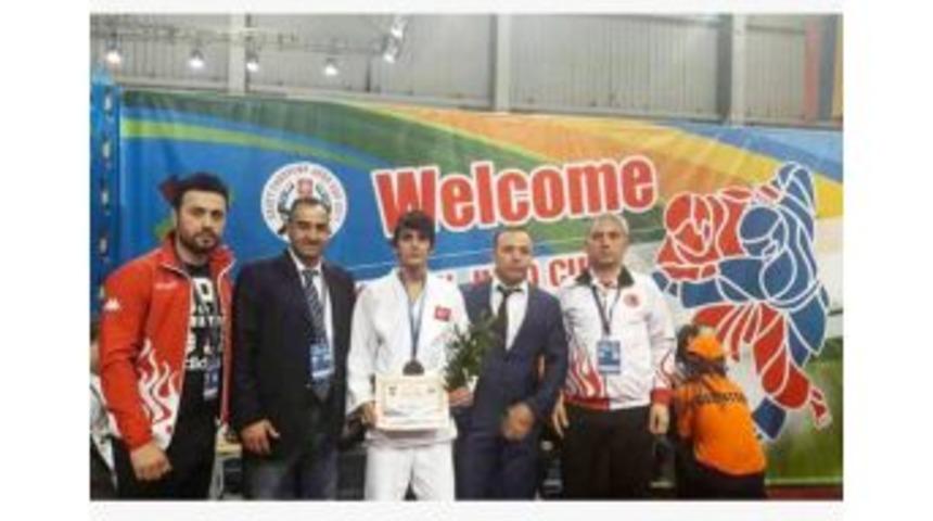 Osmangazili Judocu Avrupa &Uuml;&ccedil;&uuml;nc&uuml;s&uuml;