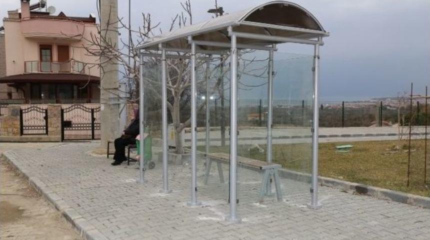 Burhaniye&rsquo; De Otob&uuml;s Durakları Yenileniyor