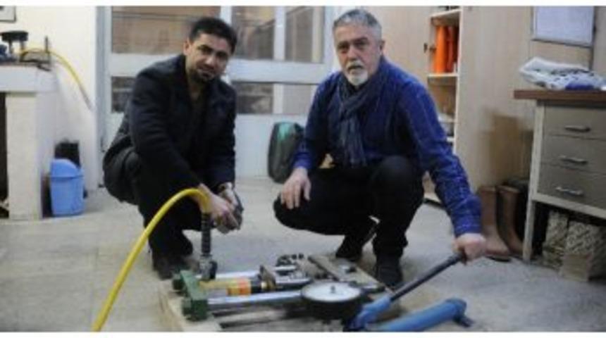 Be&uuml;&rsquo;de Geliştirilen Taşınabilir &Ccedil;ekme Dayanımı Cihazı; Patent Aldı