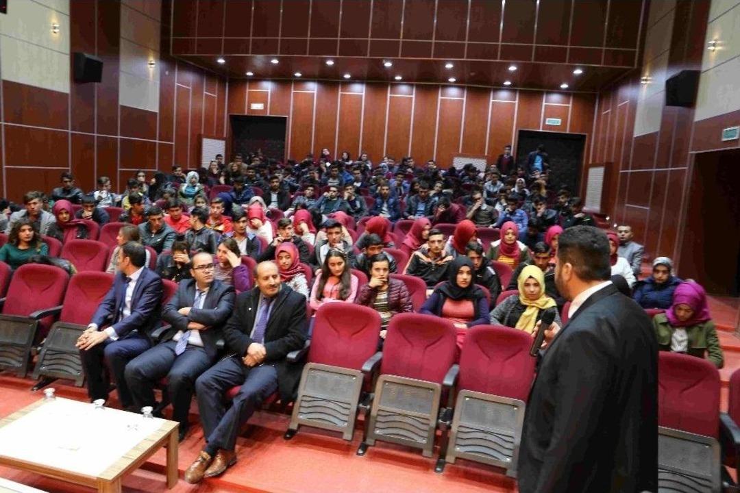 Varto&rsquo;da &lsquo;kariyer Ve Eğitim Planlama&rsquo; Semineri