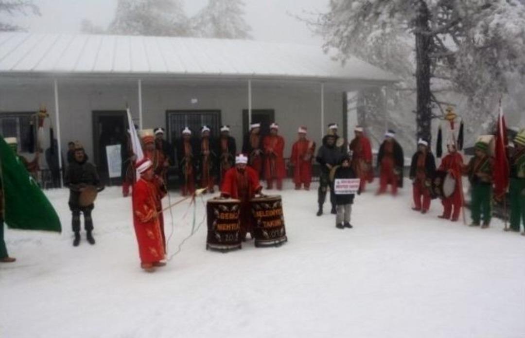 Muratdağı Termal Kayak Merkezi&rsquo;nde Mehter G&ouml;sterisi