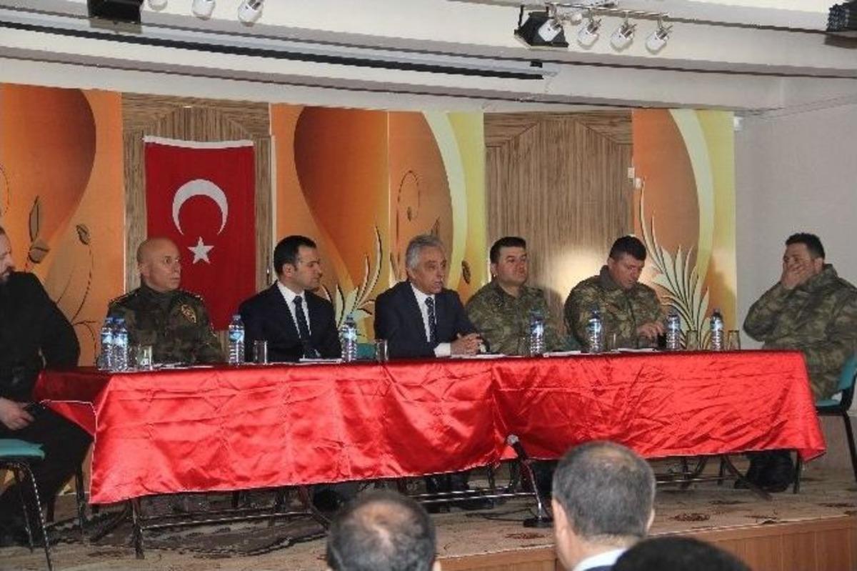 Vali Toprak Şemdinli&rsquo;de İncelemelerde Bulundu