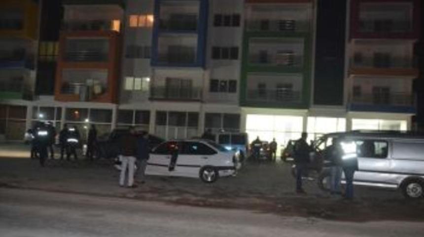 Kuşadası&rsquo;nda &Ccedil;eşitli Su&ccedil;lardan Aranan 4 Kişi Yakalandı