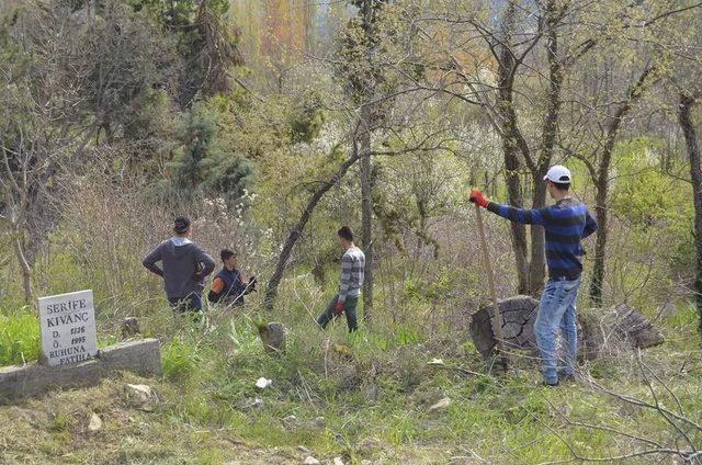 Mezarlık Sulama Havuzunda Genel Temizlik 2