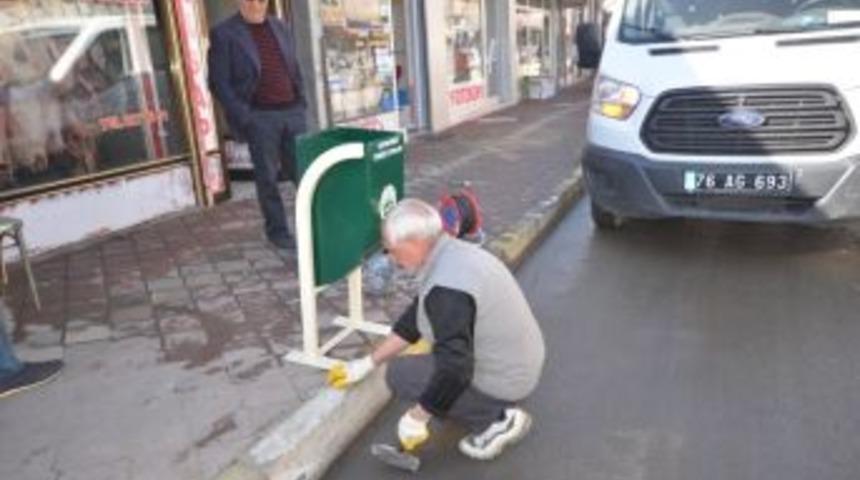 Kaldırımlara &Ccedil;&ouml;p Kutuları Yerleştirildi