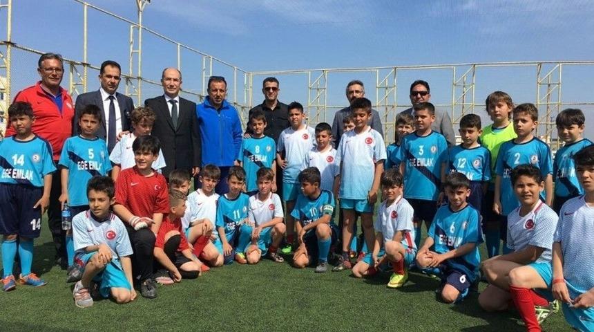 Ayvalık&rsquo;ta Minikler Futbol İle Buluşuyor