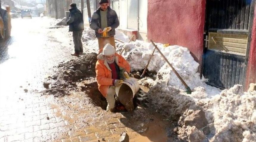 Eksi 10 Derecede Su Ve Kanalizasyon &Ccedil;alışması