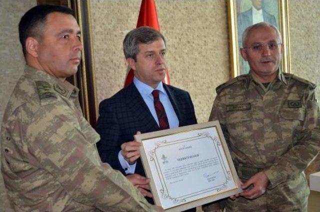 Bitlis Valisi &Ccedil;ınar dan Fedakar Askerler Teşekk&uuml;r 1