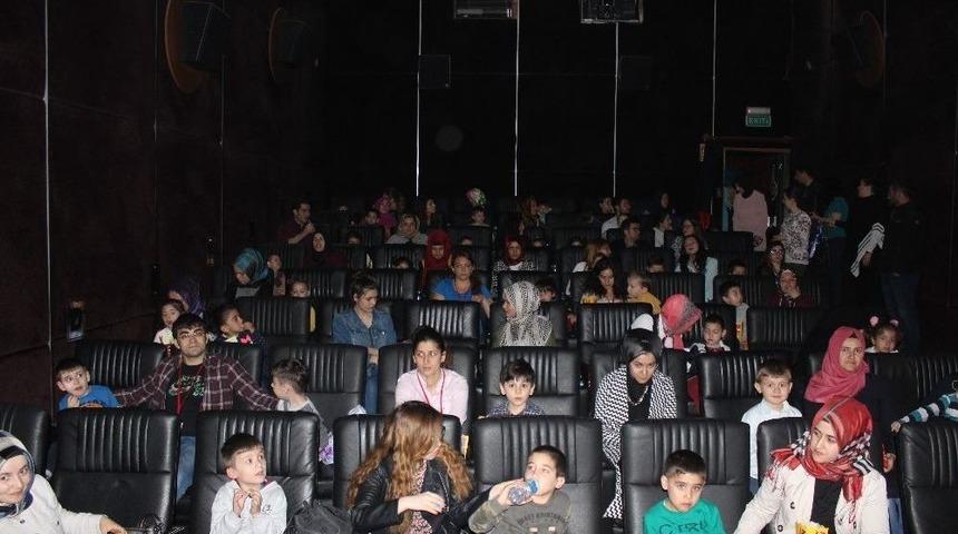 &Ouml;zel &Ouml;ğrencilere Moon Light&rsquo;tan &Ouml;zel G&ouml;sterim