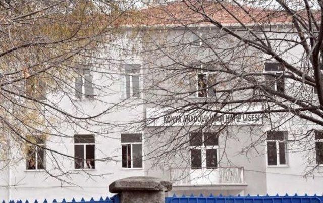  kira Borcum Var  Diyerek Hastanenin &Ccedil;atısında Intihara Kalkıştı 2