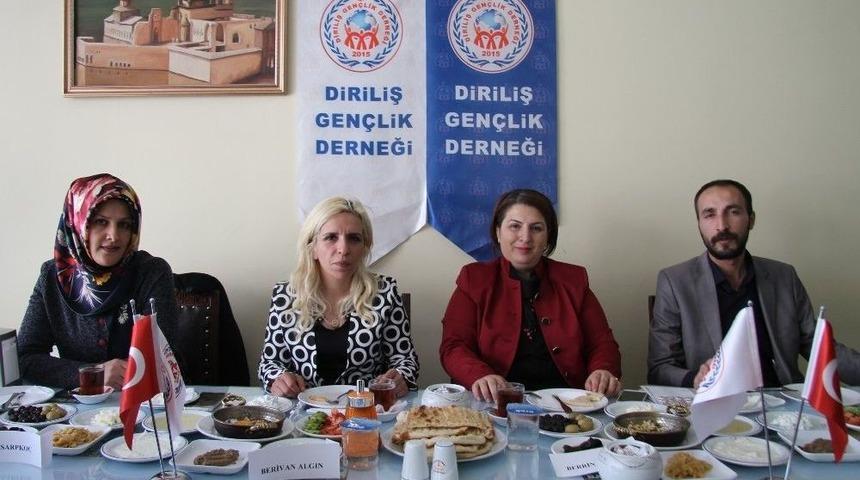 Diriliş Gen&ccedil;lik Derneğinde Rozet T&ouml;reni