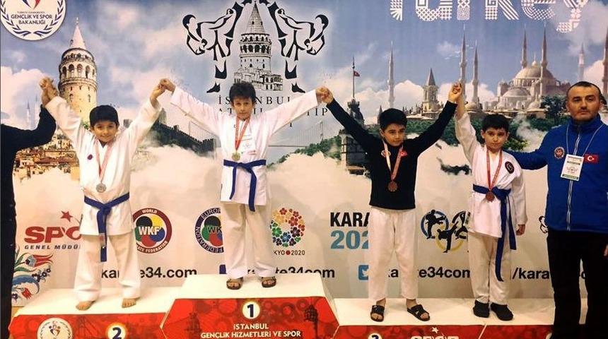 İhlas Koleji&rsquo;nden Madalya Yağmuru