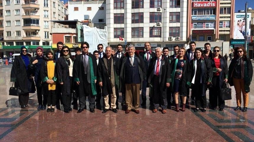 Kilis Barosu Atat&uuml;rk Anıtına &Ccedil;elenk Sundu