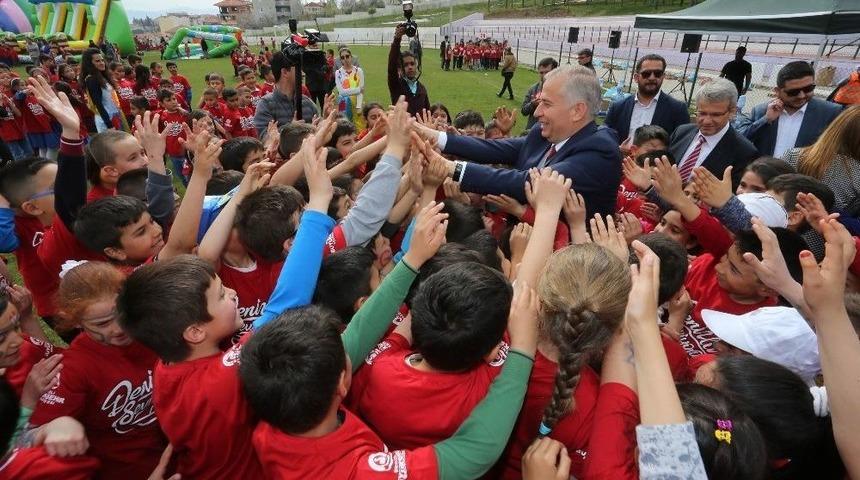 Acıpayamlı &Ccedil;ocukların Şenlik Coşkusu