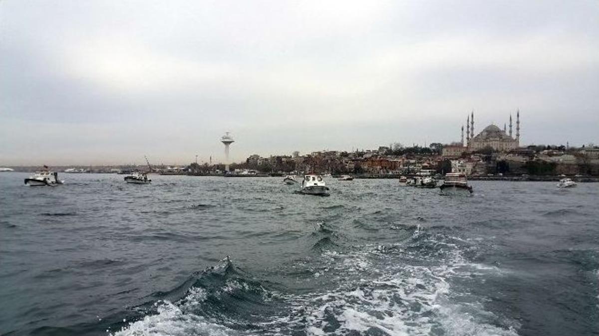 (&ouml;zel Haber) Kaybolan Balık&ccedil;ının Ailesi Tekneyle Denizde Arama Yaptı